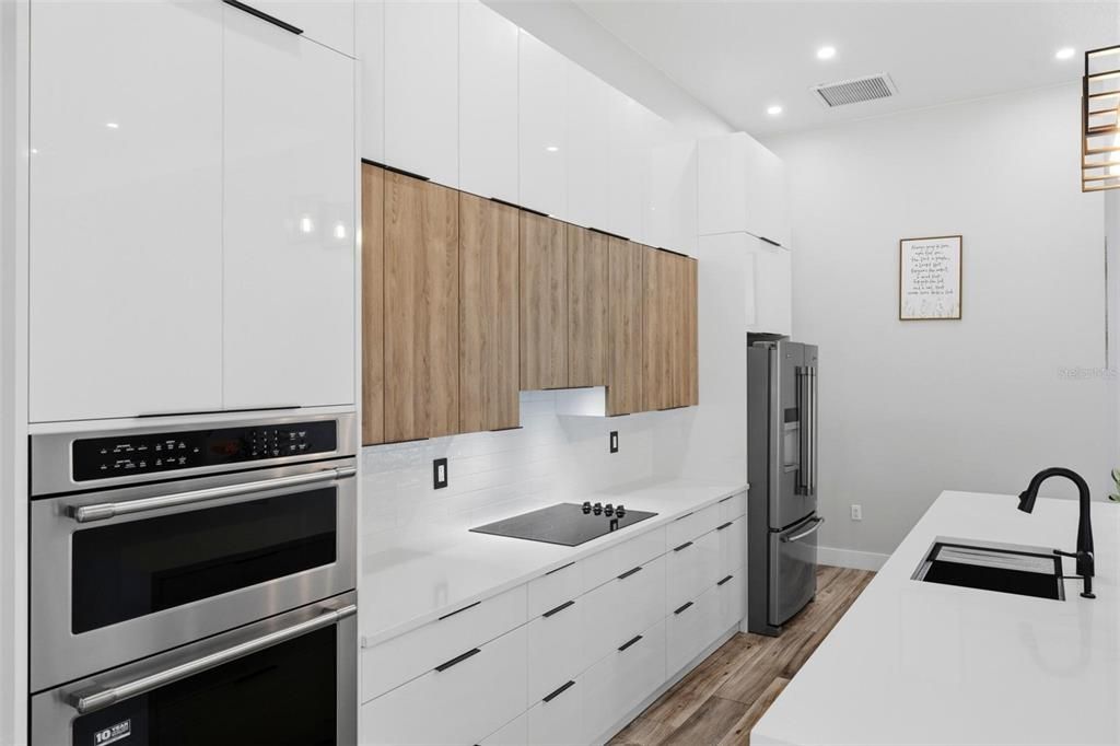 На продажу: $599,900 (3 спален, 2 ванн, 2250 Квадратных фут)