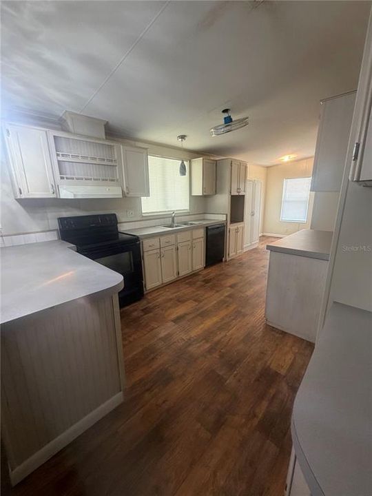 For Sale: $299,000 (3 beds, 2 baths, 1512 Square Feet)