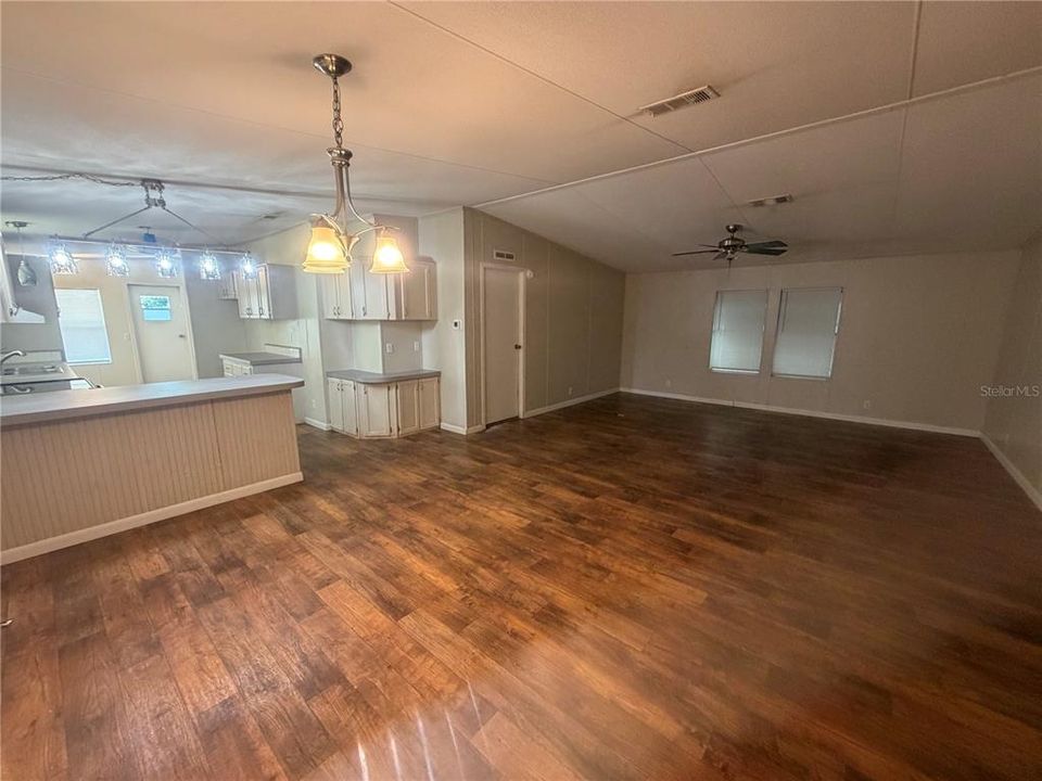 For Sale: $299,000 (3 beds, 2 baths, 1512 Square Feet)