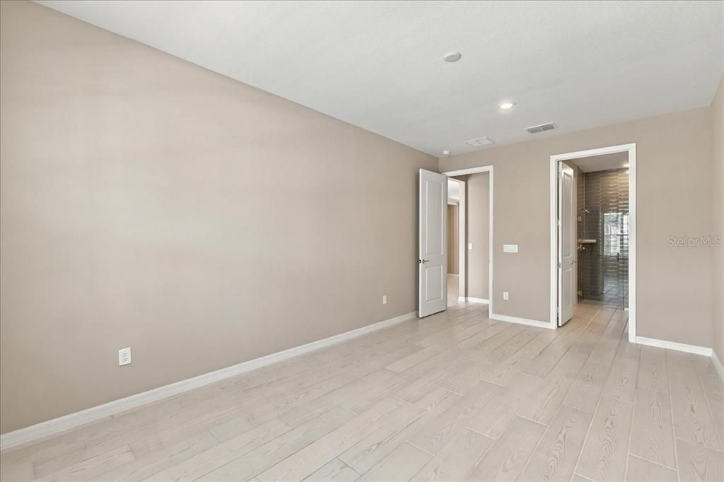En Venta: $925,000 (5 camas, 3 baños, 3643 Pies cuadrados)