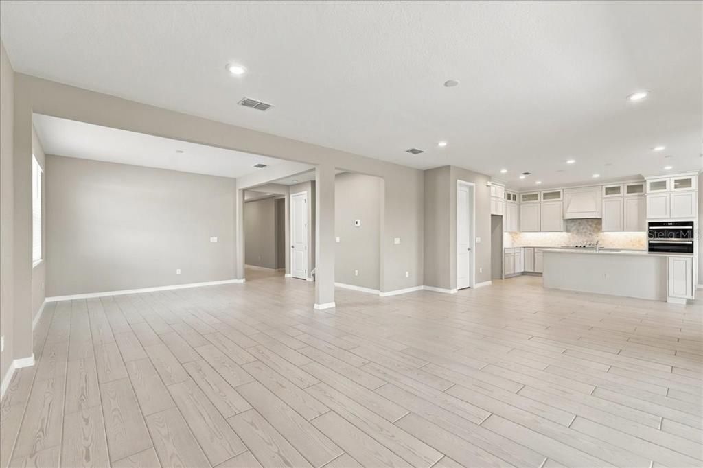 En Venta: $925,000 (5 camas, 3 baños, 3643 Pies cuadrados)