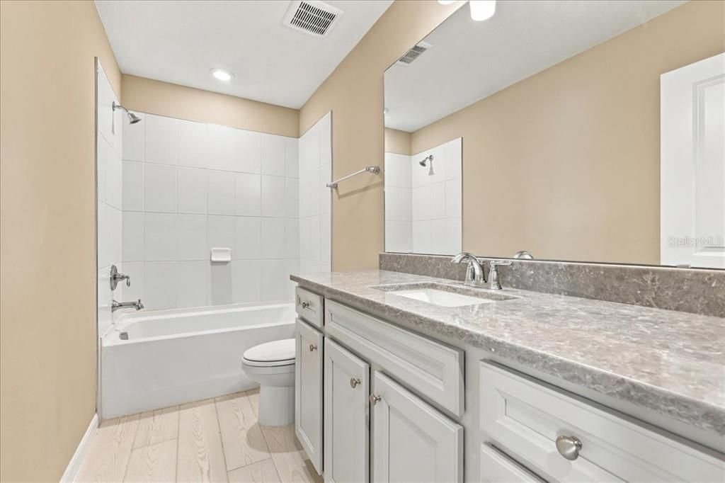 En Venta: $925,000 (5 camas, 3 baños, 3643 Pies cuadrados)