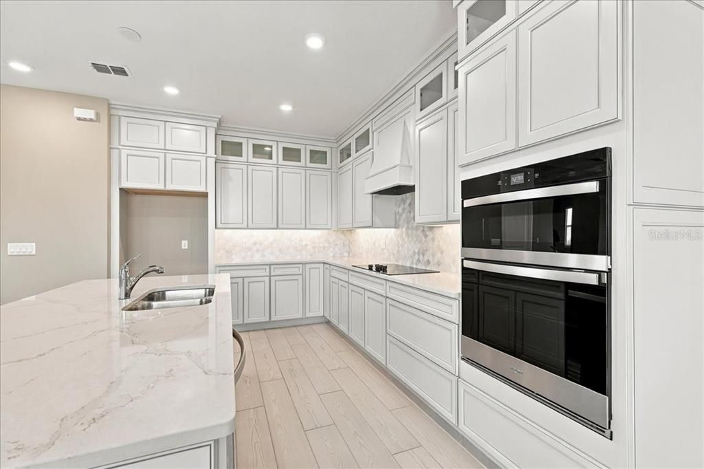 En Venta: $925,000 (5 camas, 3 baños, 3643 Pies cuadrados)
