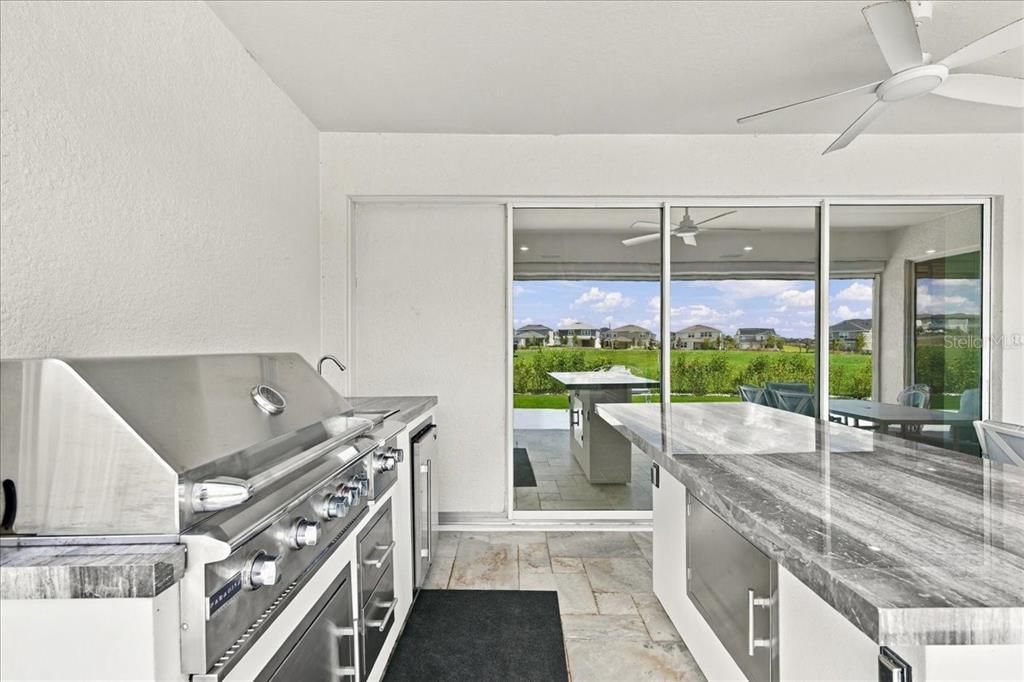 En Venta: $925,000 (5 camas, 3 baños, 3643 Pies cuadrados)