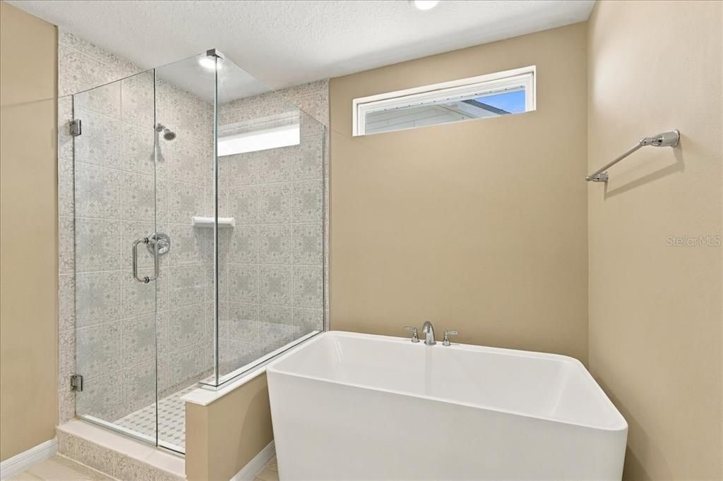 En Venta: $925,000 (5 camas, 3 baños, 3643 Pies cuadrados)