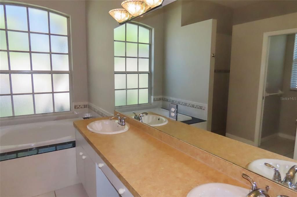 For Sale: $451,000 (3 beds, 2 baths, 1920 Square Feet)