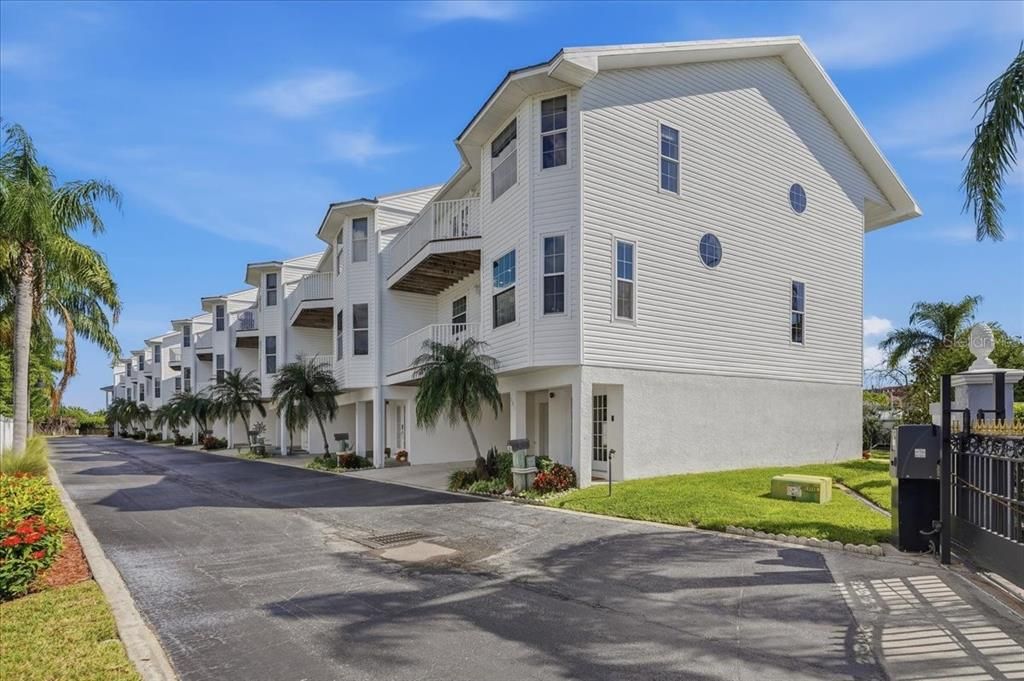 For Sale: $844,900 (3 beds, 2 baths, 2415 Square Feet)