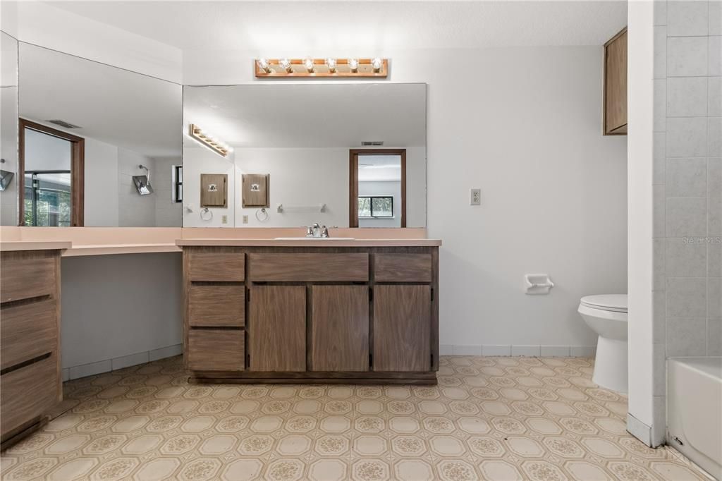 For Sale: $525,000 (3 beds, 2 baths, 2070 Square Feet)