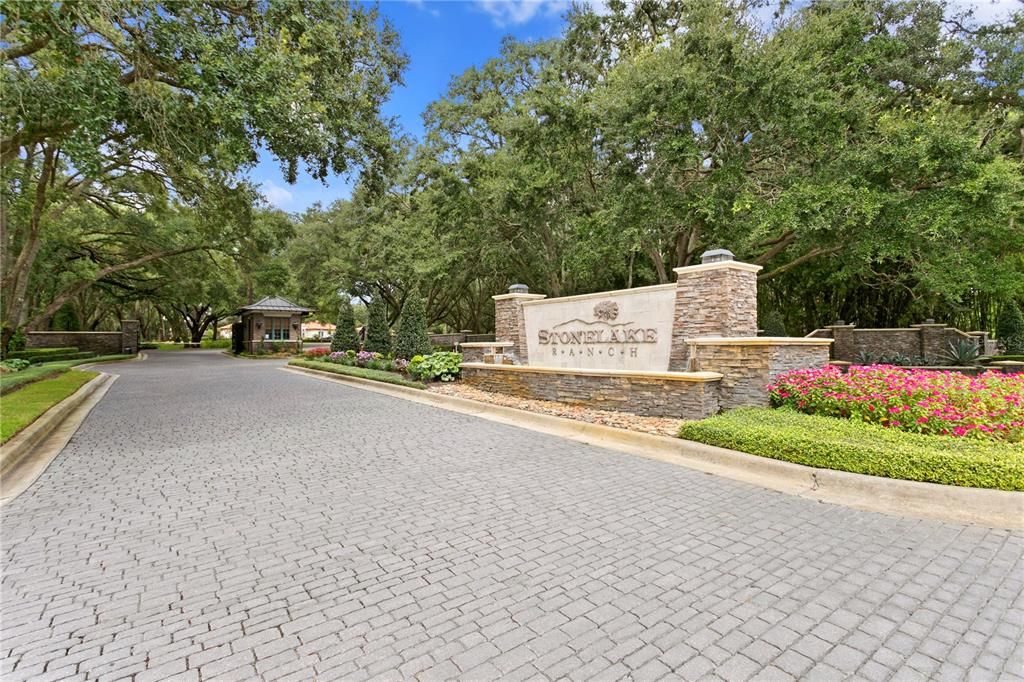 En Venta: $550,000 (2.60 acres)