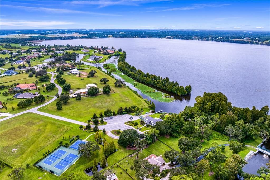 En Venta: $550,000 (2.60 acres)