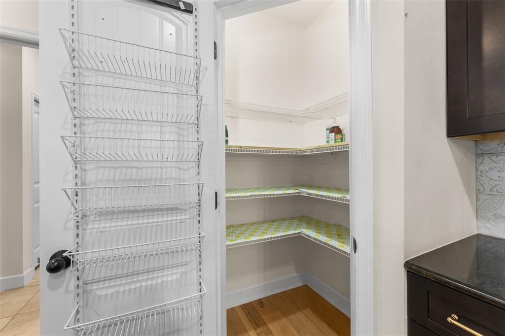 En Venta: $699,000 (4 camas, 3 baños, 2165 Pies cuadrados)