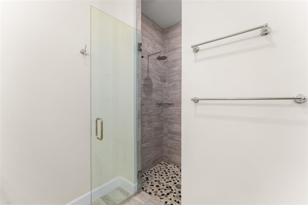 En Venta: $699,000 (4 camas, 3 baños, 2165 Pies cuadrados)
