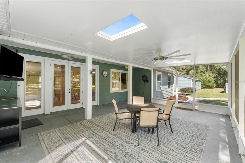 En Venta: $699,000 (4 camas, 3 baños, 2165 Pies cuadrados)