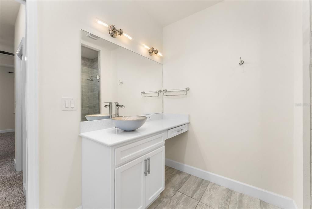 En Venta: $699,000 (4 camas, 3 baños, 2165 Pies cuadrados)
