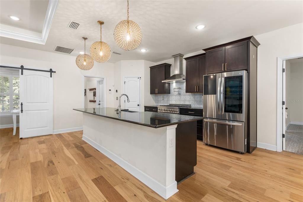 En Venta: $699,000 (4 camas, 3 baños, 2165 Pies cuadrados)
