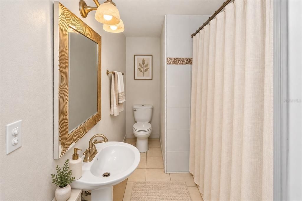 На продажу: $299,990 (3 спален, 1 ванн, 1066 Квадратных фут)