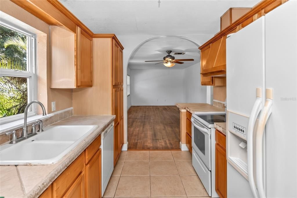 На продажу: $299,990 (3 спален, 1 ванн, 1066 Квадратных фут)