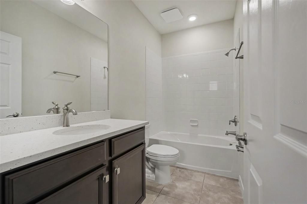 En Venta: $354,900 (3 camas, 2 baños, 1920 Pies cuadrados)