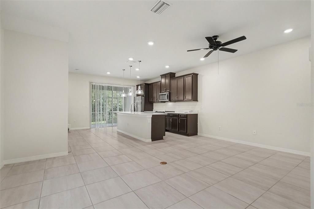En Venta: $354,900 (3 camas, 2 baños, 1920 Pies cuadrados)