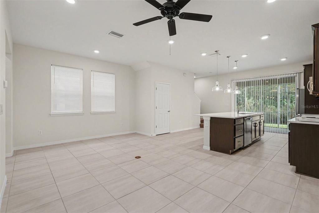 En Venta: $354,900 (3 camas, 2 baños, 1920 Pies cuadrados)