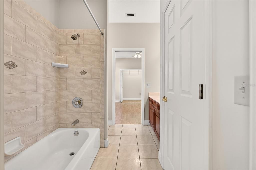 For Sale: $550,000 (3 beds, 2 baths, 2704 Square Feet)
