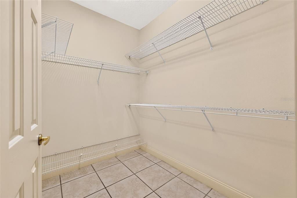 For Sale: $550,000 (3 beds, 2 baths, 2704 Square Feet)