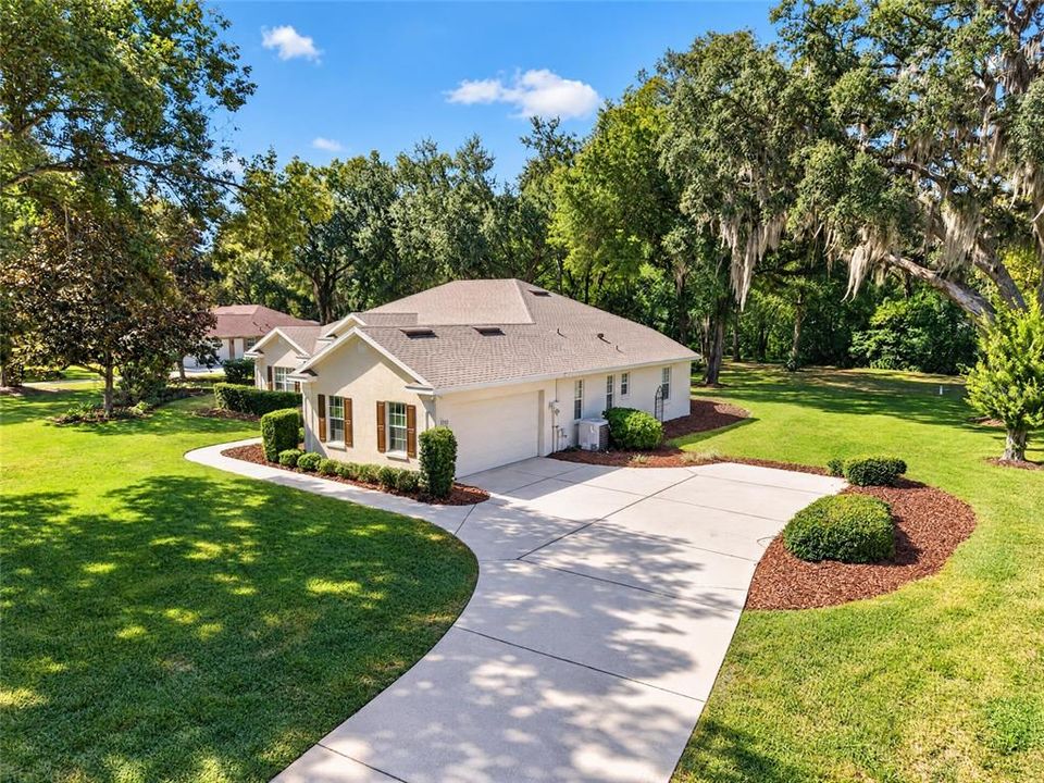 For Sale: $550,000 (3 beds, 2 baths, 2704 Square Feet)