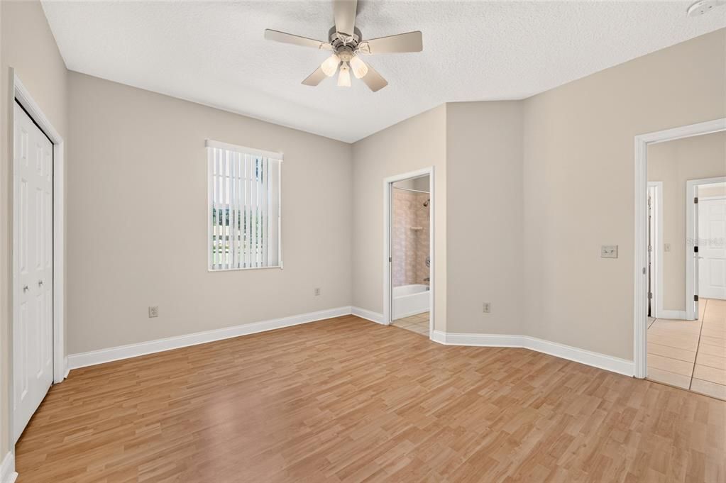 For Sale: $550,000 (3 beds, 2 baths, 2704 Square Feet)