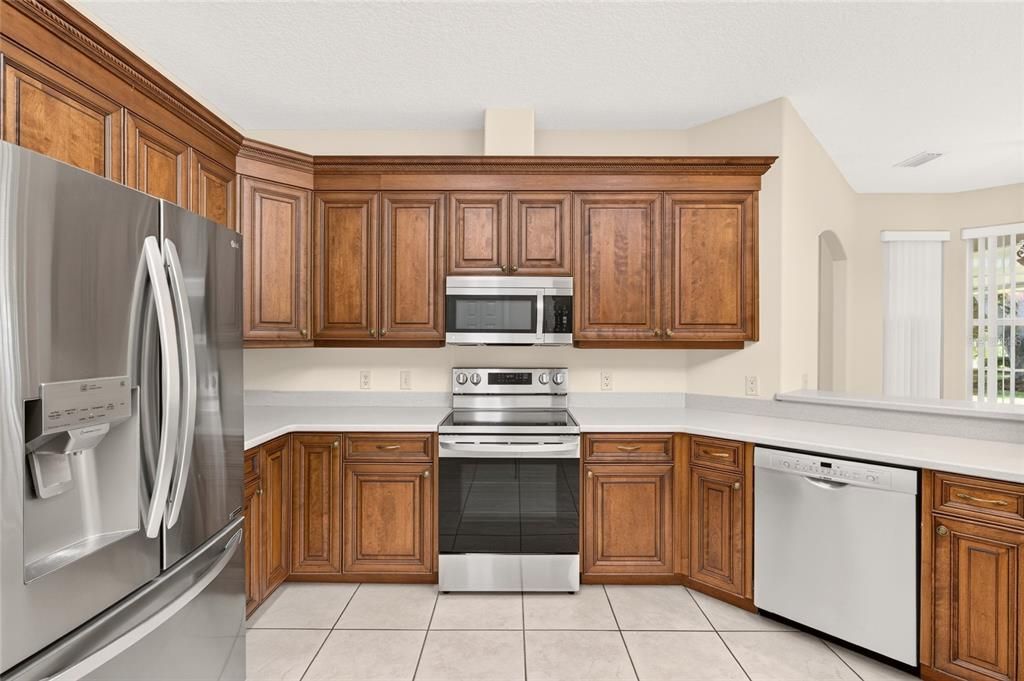 For Sale: $550,000 (3 beds, 2 baths, 2704 Square Feet)
