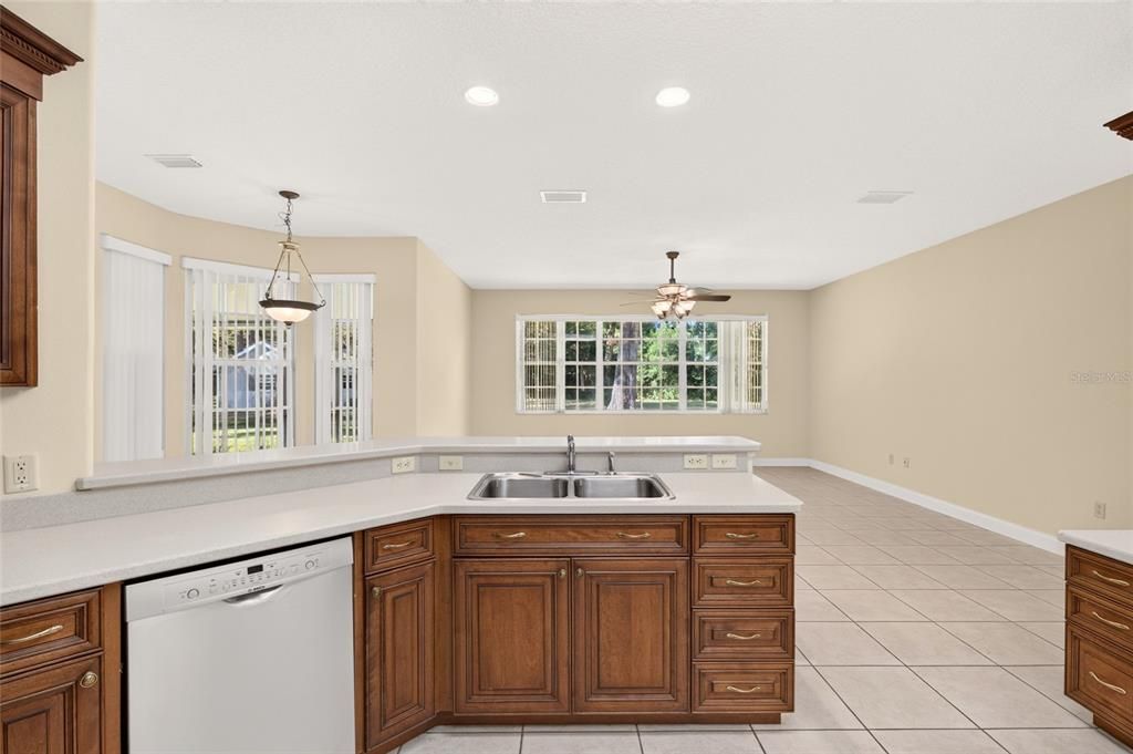 For Sale: $550,000 (3 beds, 2 baths, 2704 Square Feet)