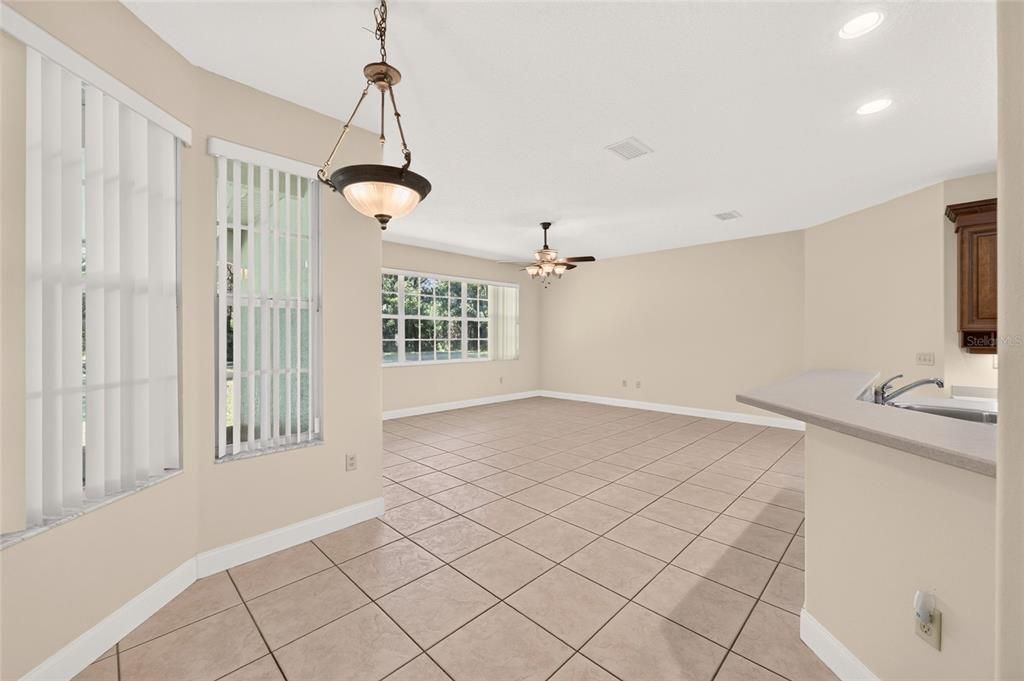For Sale: $550,000 (3 beds, 2 baths, 2704 Square Feet)