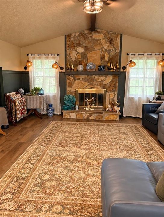 For Sale: $275,000 (2 beds, 2 baths, 1634 Square Feet)