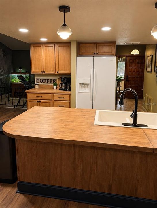 For Sale: $275,000 (2 beds, 2 baths, 1634 Square Feet)