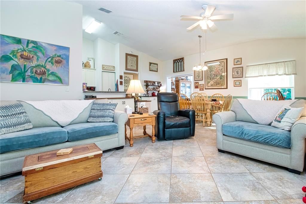 En Venta: $264,900 (2 camas, 2 baños, 1402 Pies cuadrados)