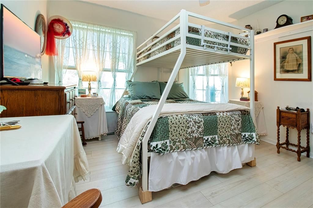 En Venta: $264,900 (2 camas, 2 baños, 1402 Pies cuadrados)
