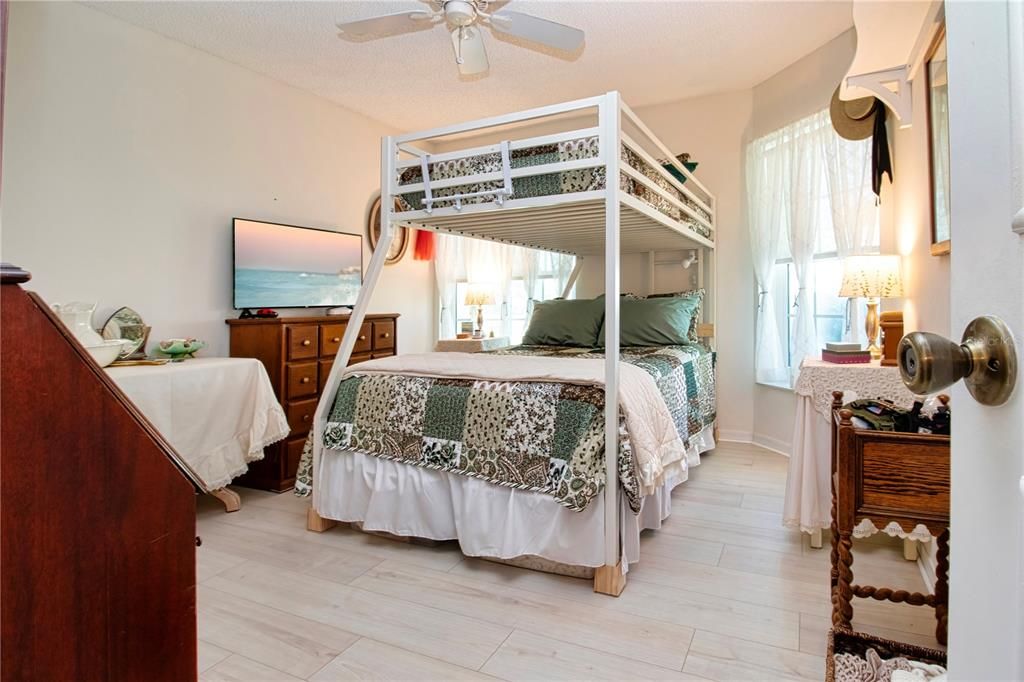 En Venta: $264,900 (2 camas, 2 baños, 1402 Pies cuadrados)