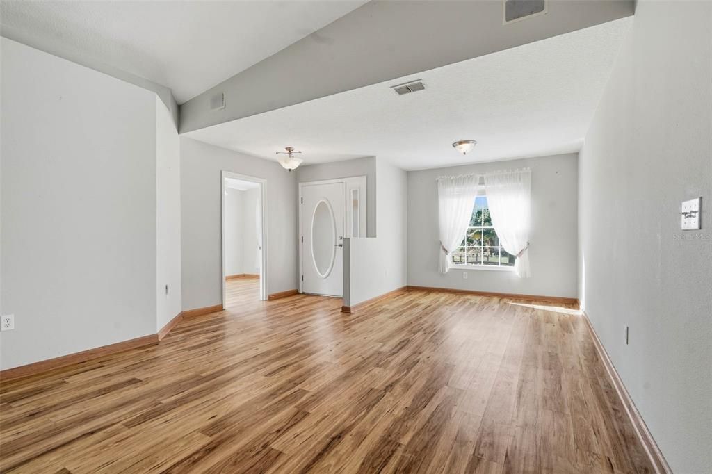На продажу: $279,900 (2 спален, 2 ванн, 1421 Квадратных фут)