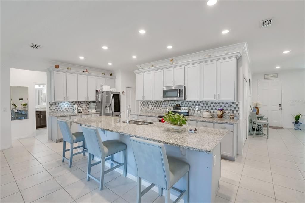 На продажу: $439,999 (3 спален, 2 ванн, 2043 Квадратных фут)
