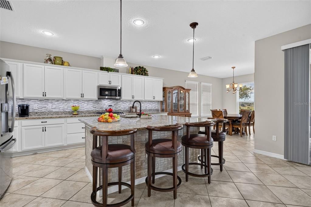 For Sale: $485,000 (3 beds, 3 baths, 2379 Square Feet)