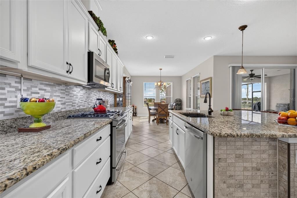 For Sale: $485,000 (3 beds, 3 baths, 2379 Square Feet)