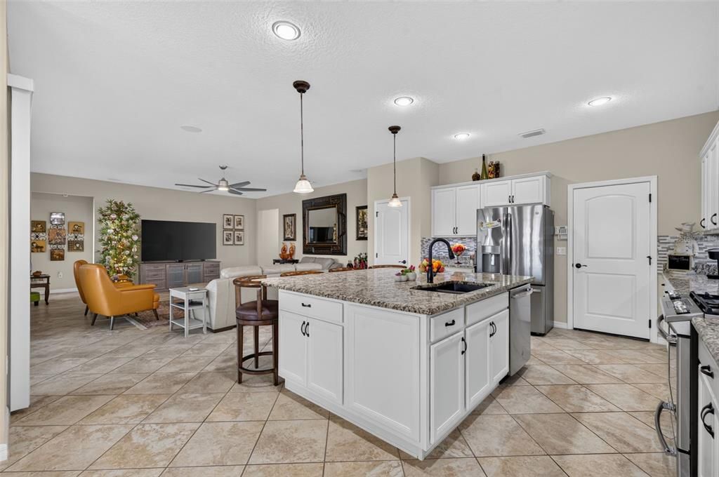 For Sale: $485,000 (3 beds, 3 baths, 2379 Square Feet)
