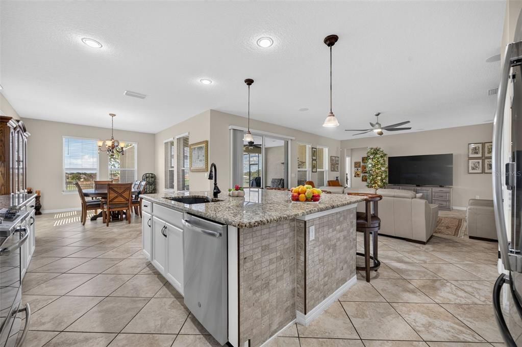 For Sale: $485,000 (3 beds, 3 baths, 2379 Square Feet)
