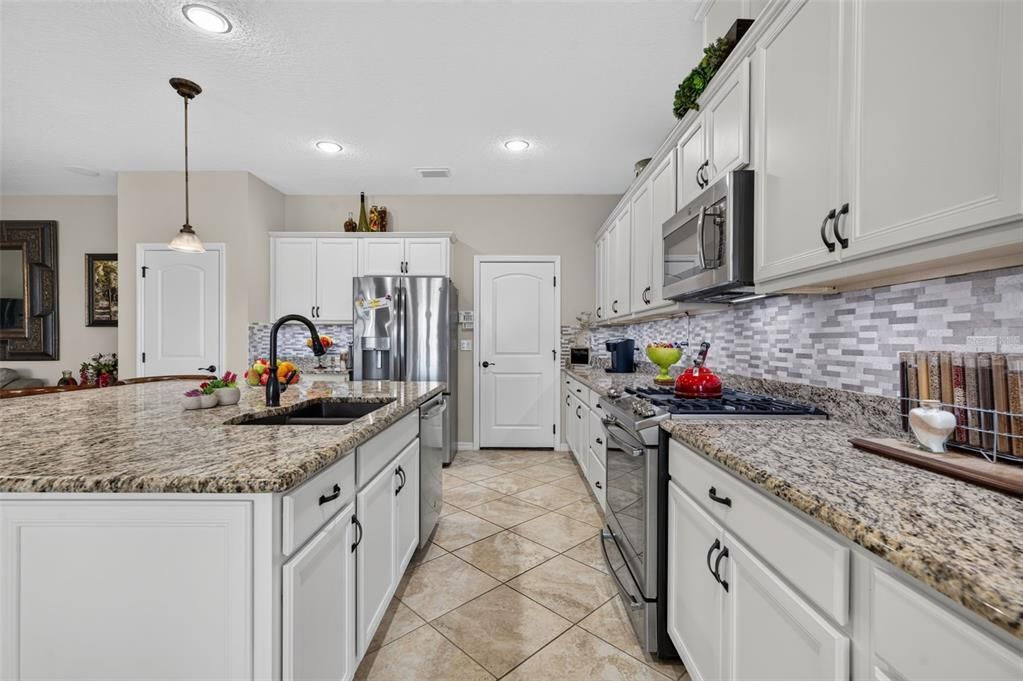 For Sale: $485,000 (3 beds, 3 baths, 2379 Square Feet)