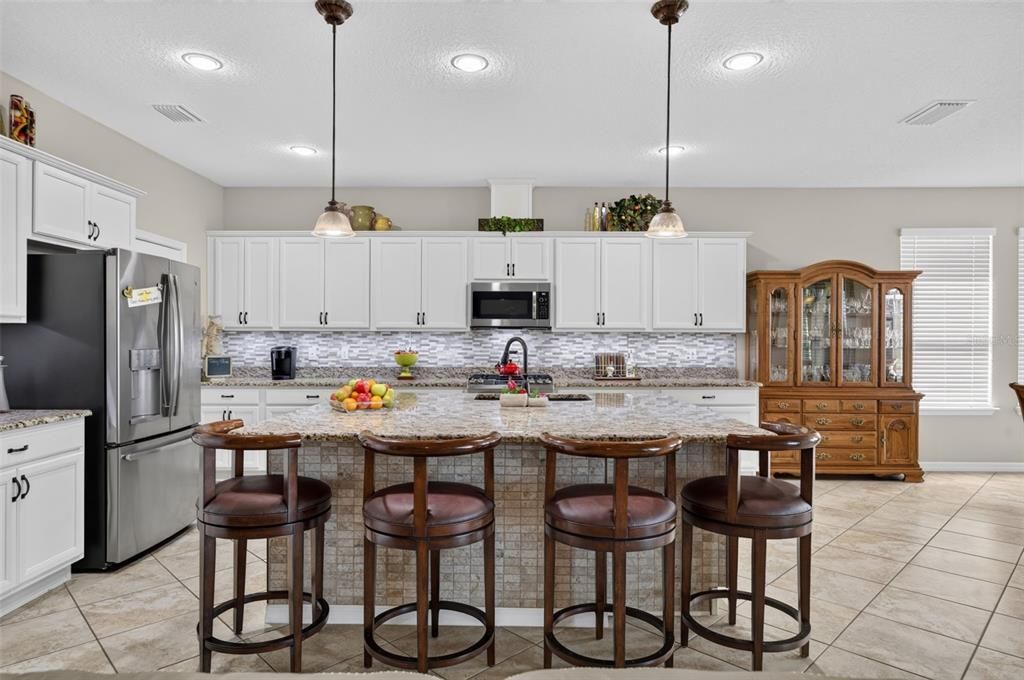 For Sale: $485,000 (3 beds, 3 baths, 2379 Square Feet)