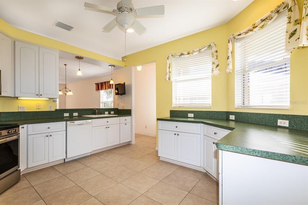 For Sale: $265,000 (3 beds, 2 baths, 1624 Square Feet)