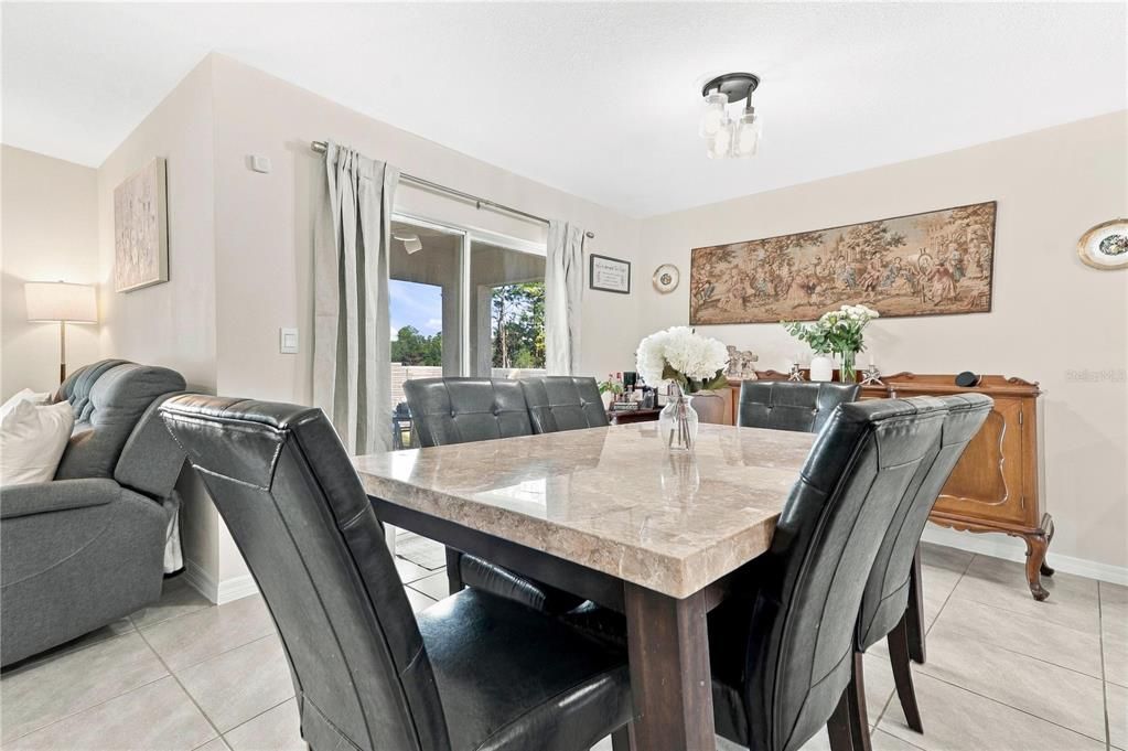 На продажу: $329,000 (4 спален, 2 ванн, 1827 Квадратных фут)