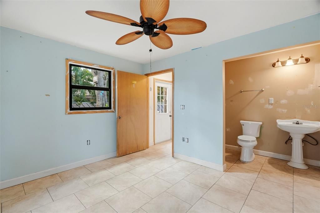 En Venta: $349,995 (4 camas, 3 baños, 2155 Pies cuadrados)
