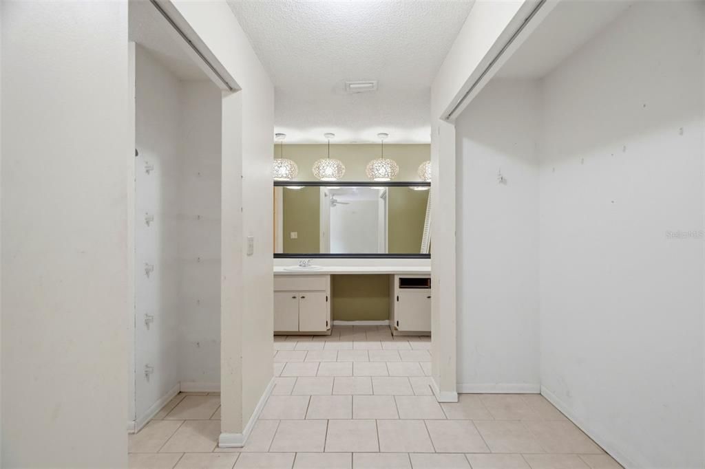 En Venta: $349,995 (4 camas, 3 baños, 2155 Pies cuadrados)