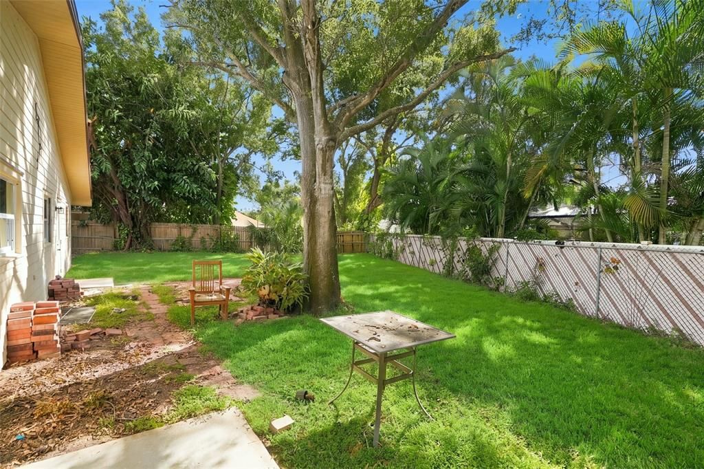 En Venta: $349,995 (4 camas, 3 baños, 2155 Pies cuadrados)