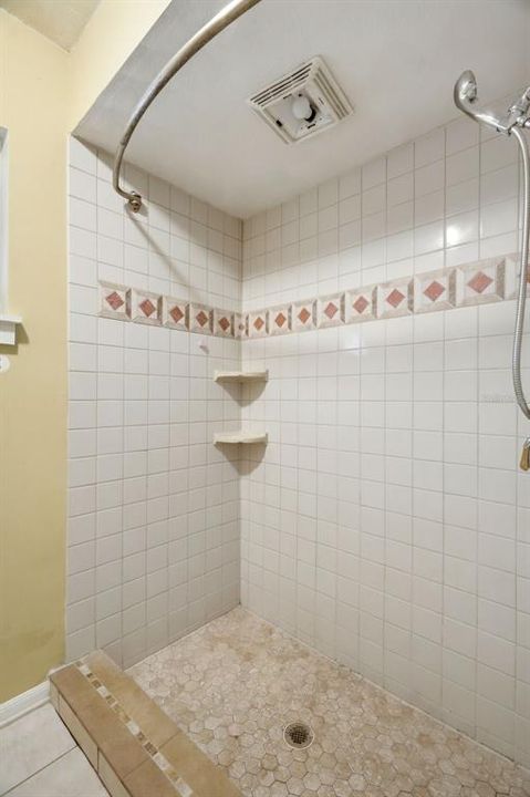 En Venta: $349,995 (4 camas, 3 baños, 2155 Pies cuadrados)